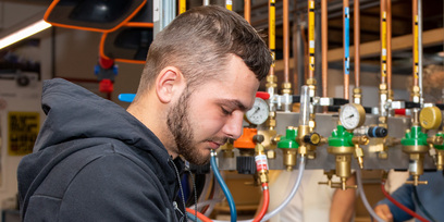 Student technicus engineering mbo 4 werkgebied installatietechniek ontwerpt installatiesysteem.