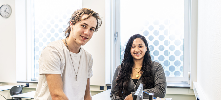 Student geeft uitleg over ICT