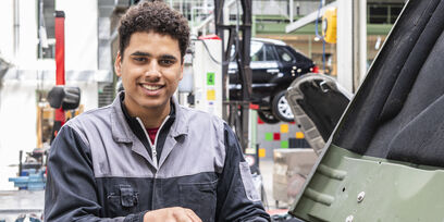 Autotechnici aan het werk in de garage