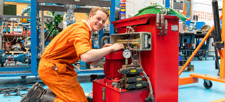 Tijdens de opleiding Onderhoudstechnicus meet-en regeltechniek leer je alles over meet- en regeltechniek in de industrie.